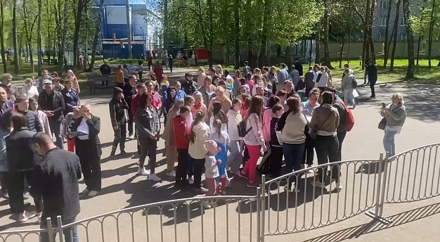 Порядка 30 семей в Иванове вышли во двор, чтобы поиграть